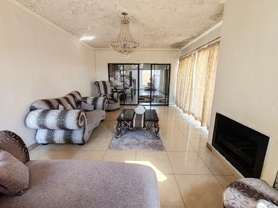 5 Bedroom Property for Sale in Grimbeeck Park North West